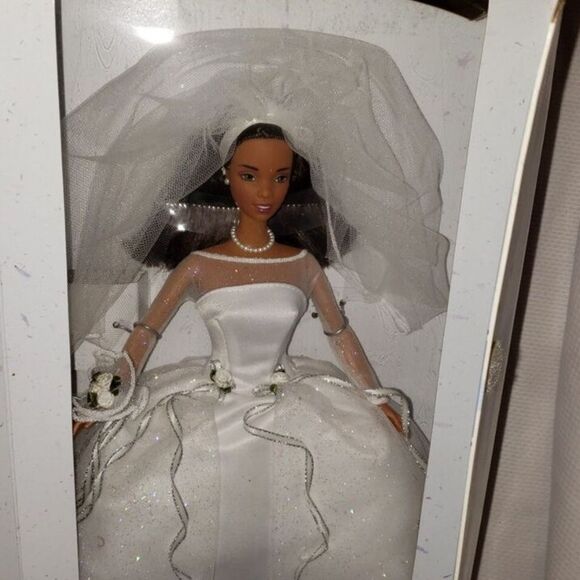 Vintage 1999 BLUSHING BRIDE BARBIE DOLL African American Mattel No. 26075 NIB - Picture 2 of 6